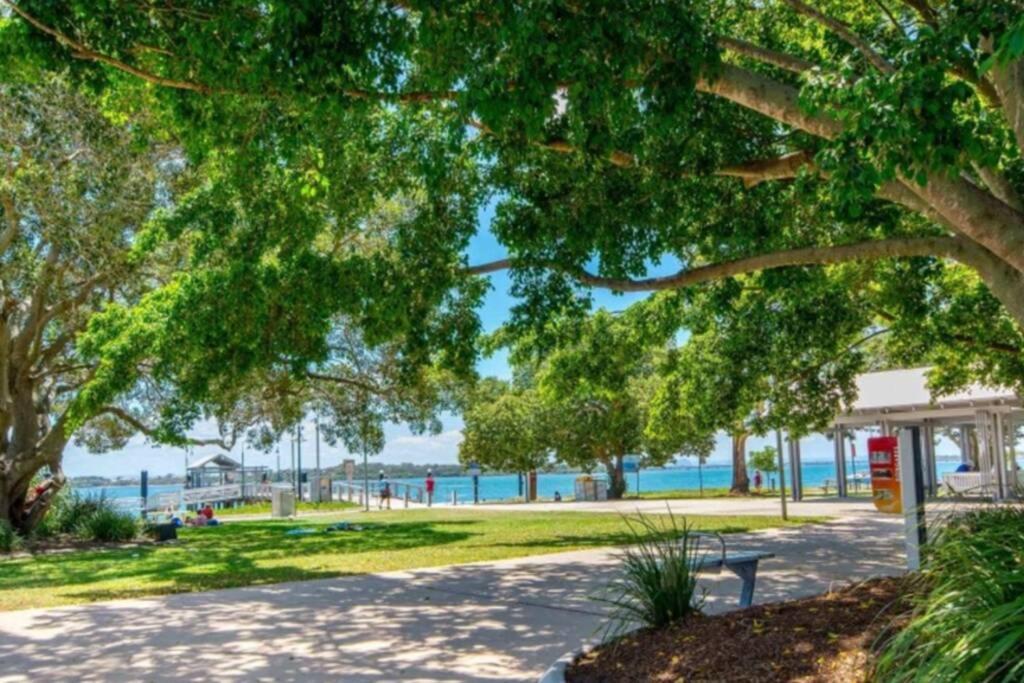 Bribie Island Unit With Pool - Amazing Beaches & Lifestyle! Bongaree Bagian luar foto