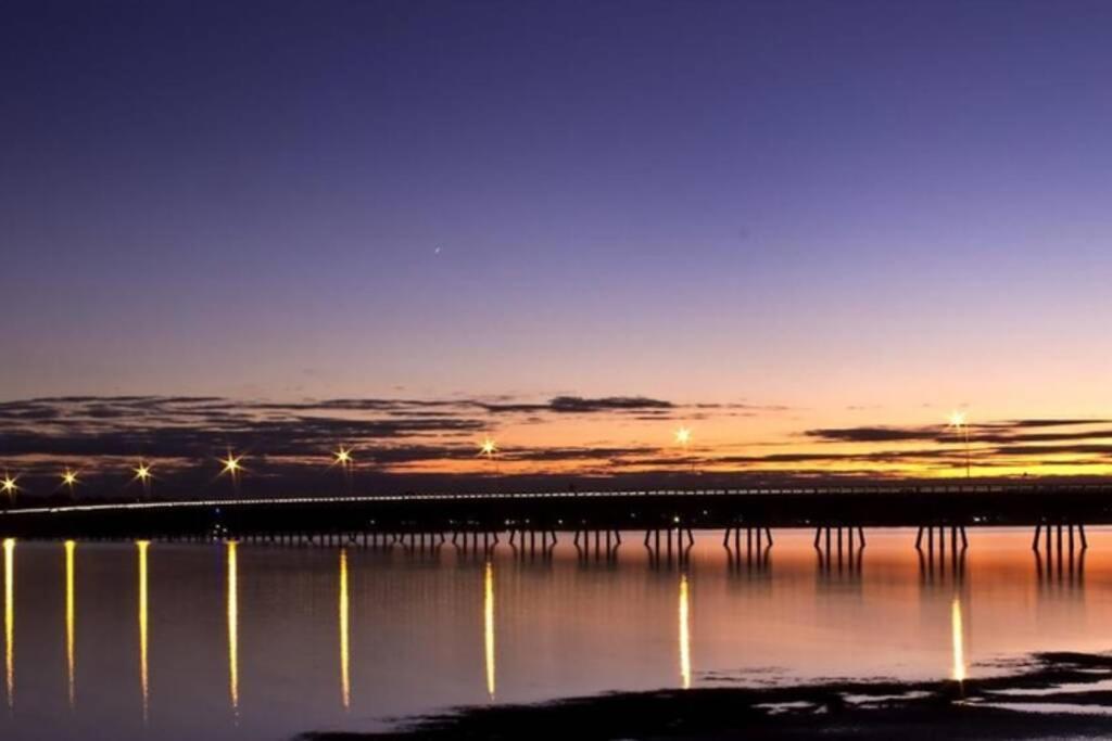 Bribie Island Unit With Pool - Amazing Beaches & Lifestyle! Bongaree Bagian luar foto