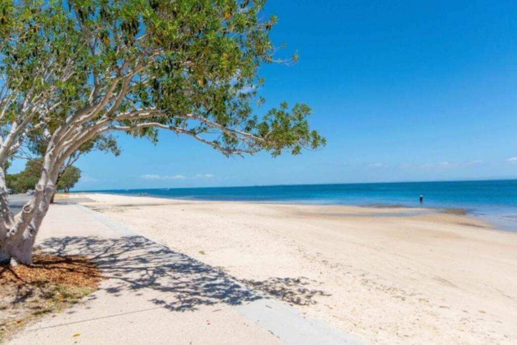 Bribie Island Unit With Pool - Amazing Beaches & Lifestyle! Bongaree Bagian luar foto