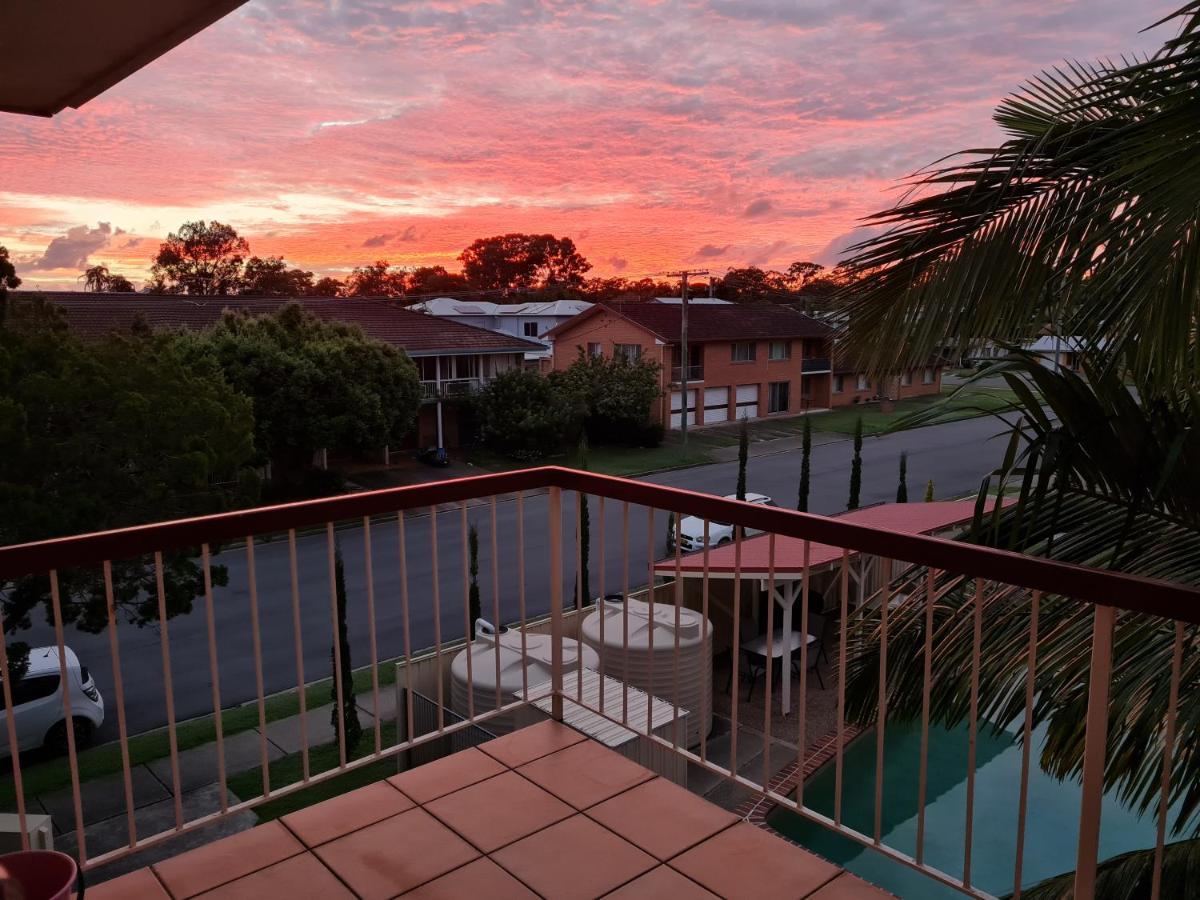 Bribie Island Unit With Pool - Amazing Beaches & Lifestyle! Bongaree Bagian luar foto